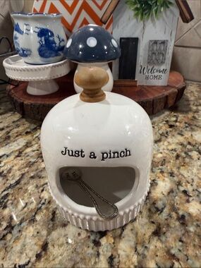 Mud Pie 'Just a Pinch' White Ceramic Salt Keeper